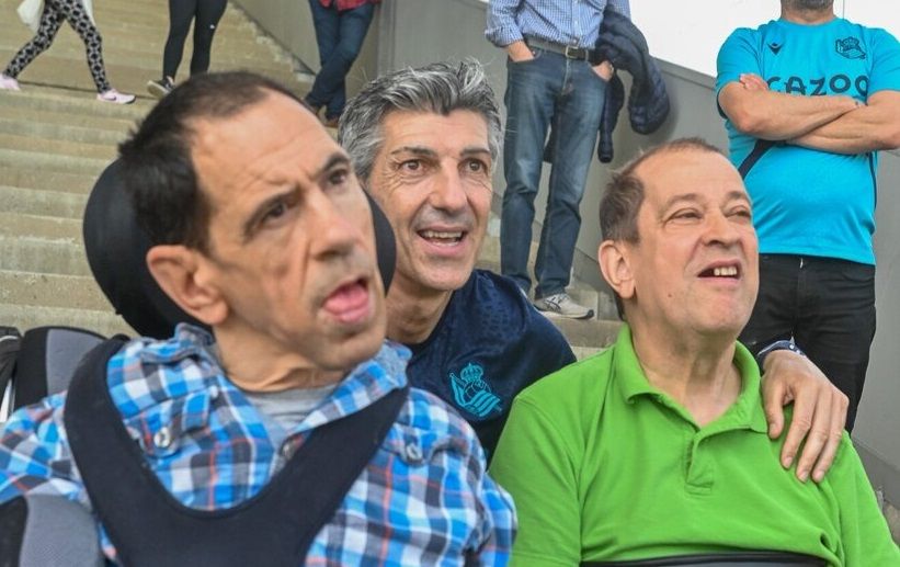 La Real se entrena junto a su afición en Zubieta.