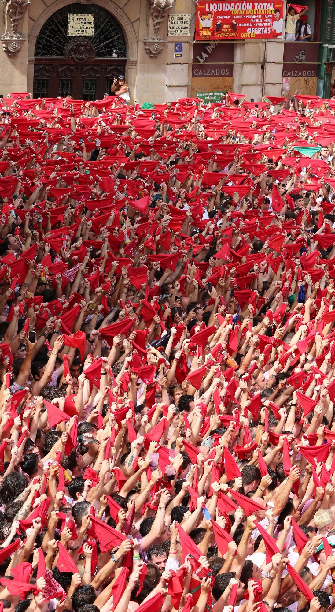 Fotos del  Chupinazo de San Fermín 2025 en Pamplona: ¡La fiesta más internacional se enciende con un grito solidario por Palestina!