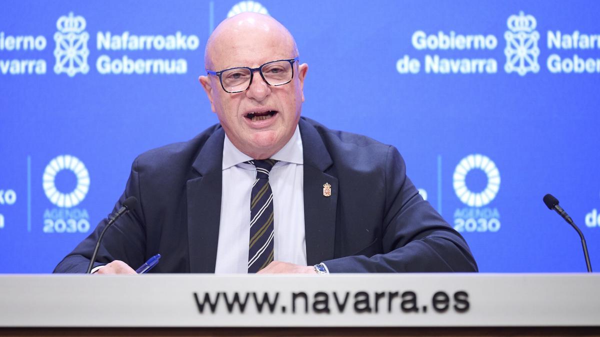 El consejero de Educación, Carlos Gimeno, comparece para dar a conocer la situación del CREENA.