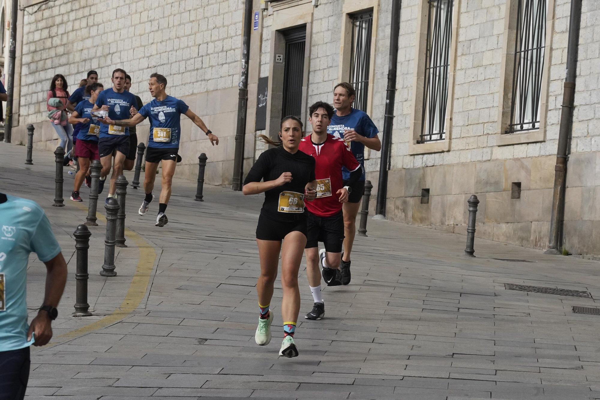 En imágenes: Miles de personas conquistan la Almendra de Gasteiz