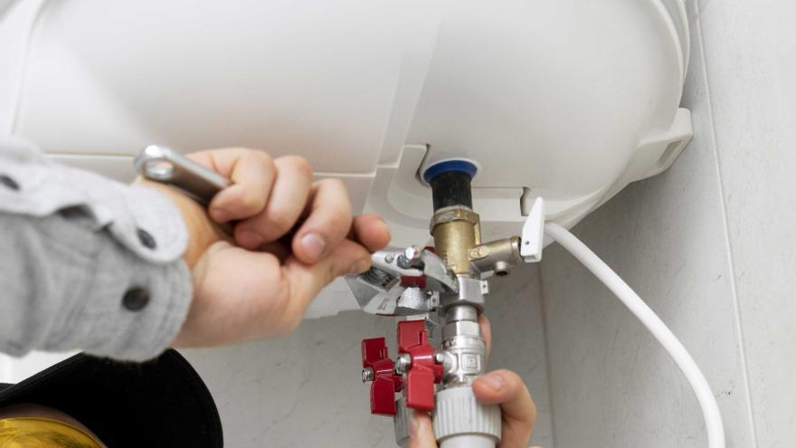 Francia podrá cortar los calentadores de agua entre las 12 y las 14 horas