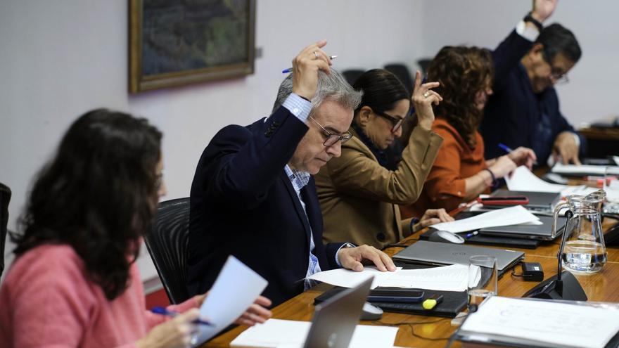 El Parlamento refuerza su apuesta por la convivencia democrática pese a las trabas de la derecha