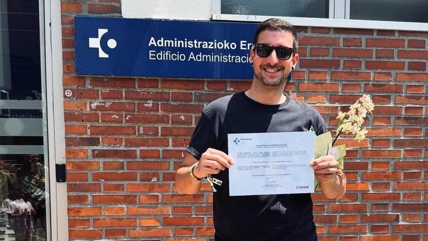 Un influencer asturiano consigue plaza de enfermería en Osakidetza
