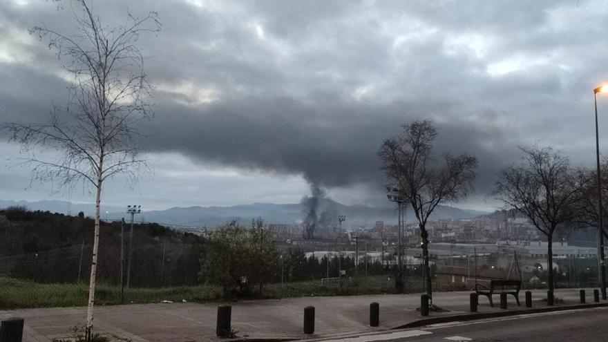 Regresan a sus casas los desalojados por el incendio en Basauri