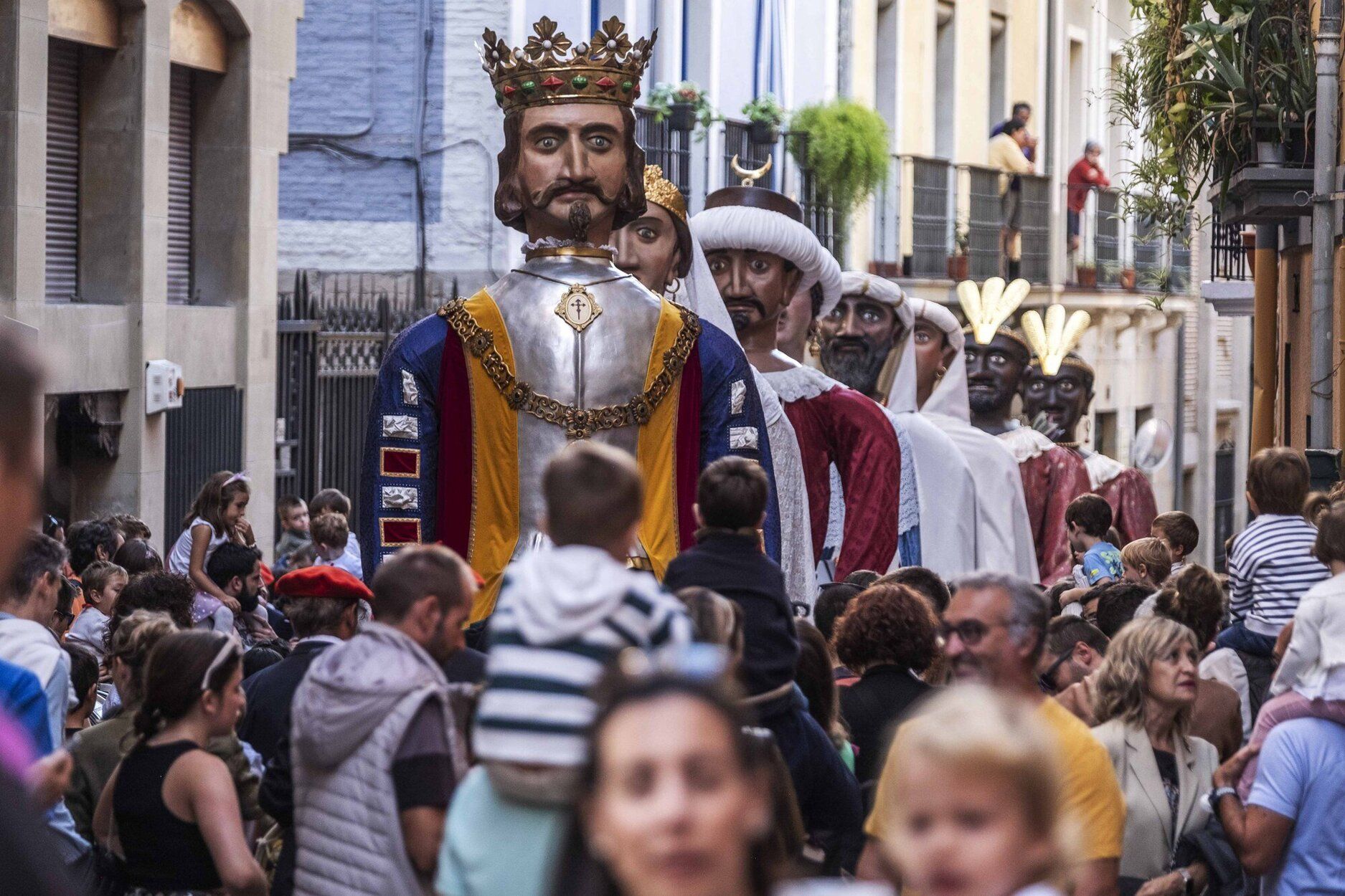 La Comparsa de Gigantes y Cabezudos de Pamplona, este sábado, en San Fermín Txiki.