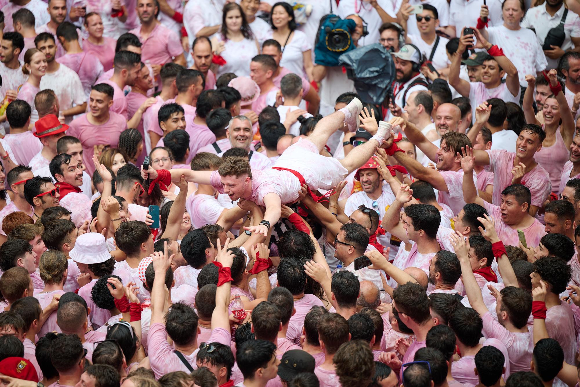 Fotos del  Chupinazo de San Fermín 2025 en Pamplona: ¡La fiesta más internacional se enciende con un grito solidario por Palestina!