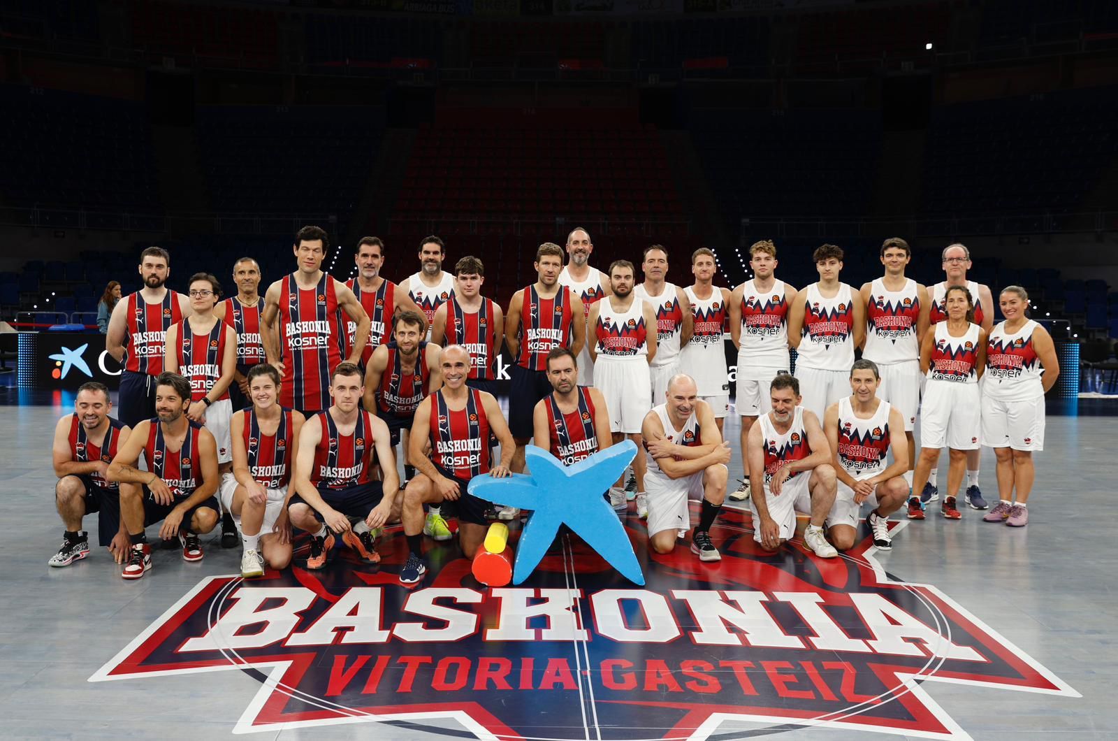 En imágenes: Sueño cumplido para 30 aficionados del Baskonia