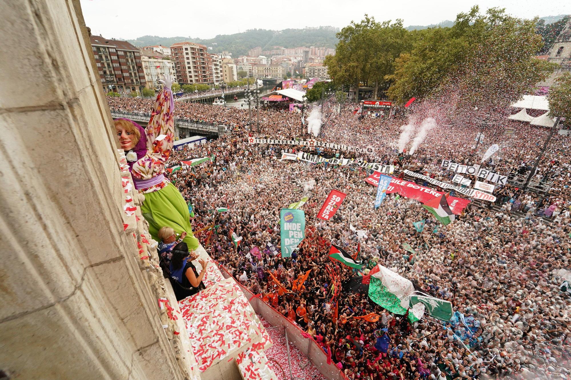 Bilbao está de fiesta: fotos del primer día de Aste Nagusia 2025