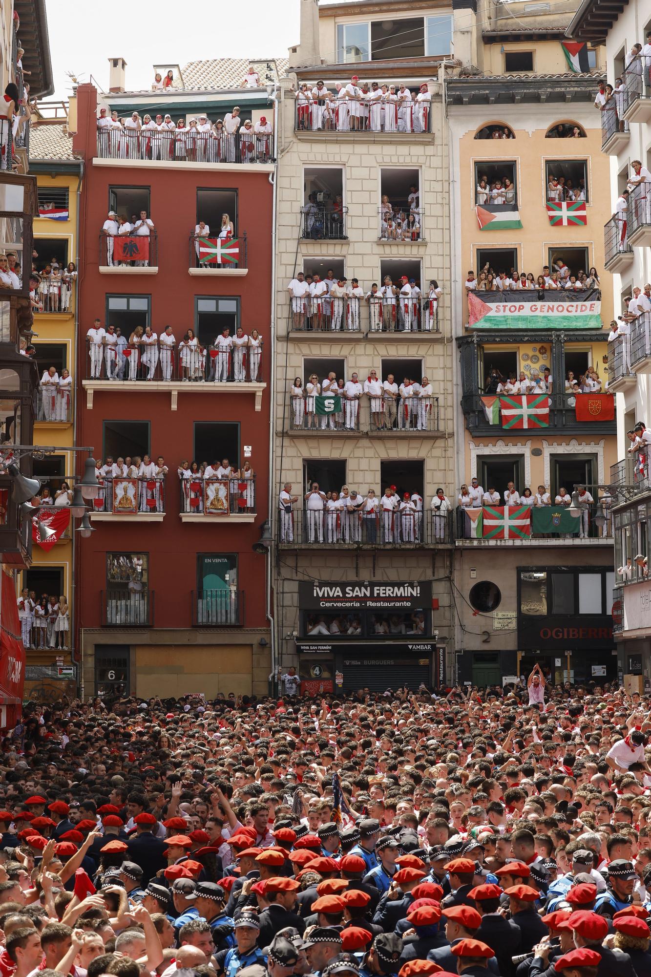 Fotos del  Chupinazo de San Fermín 2025 en Pamplona: ¡La fiesta más internacional se enciende con un grito solidario por Palestina!