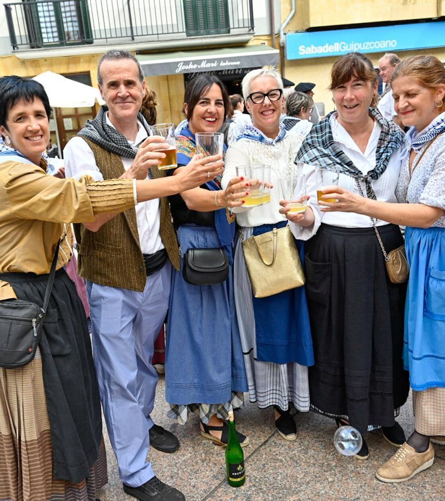 Zarautz se vuelca un año más en el día de las Euskal Jaiak