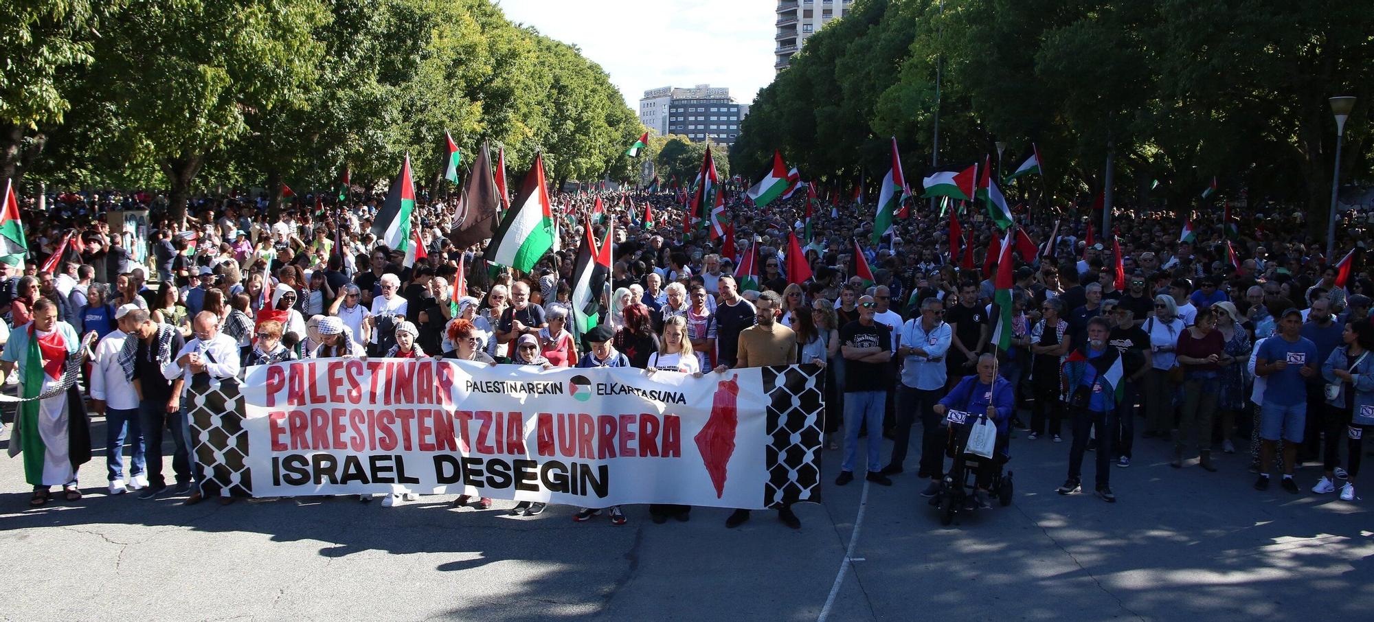 Fotos de la concentración en apoyo a Palestina en Pamplona este sábado