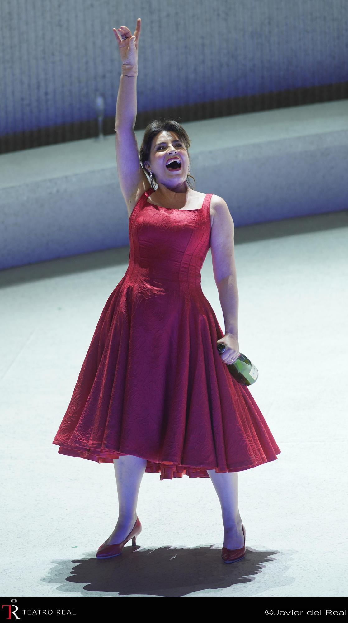 Gran ovación a Sabina Puértolas en 'La traviata'