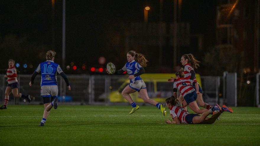 June Larrañaga vistiendo la camiseta del DRT