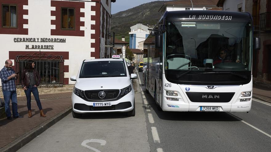 817 personas del Valle de Basaburua se benefician del nuevo transporte público a la demanda