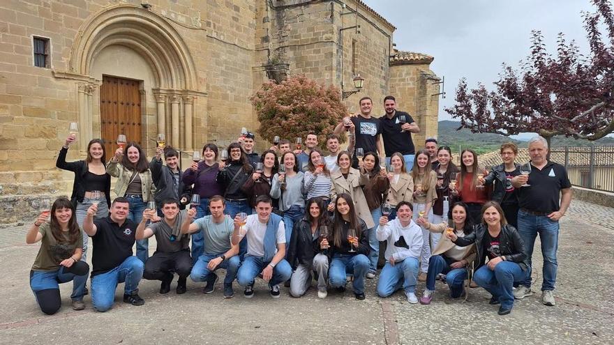 El público joven elige el estilo del futuro vino de Berués en Eslava