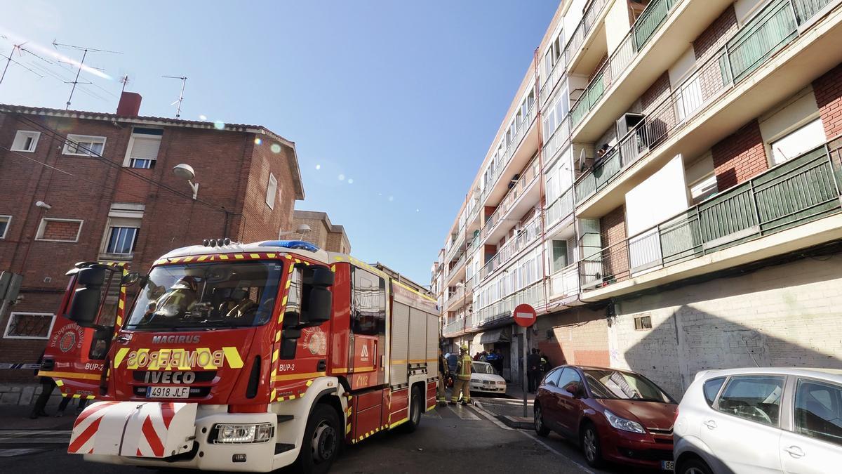 Un camión de bomberos, en el lugar en el que se ha registrado el incendio.