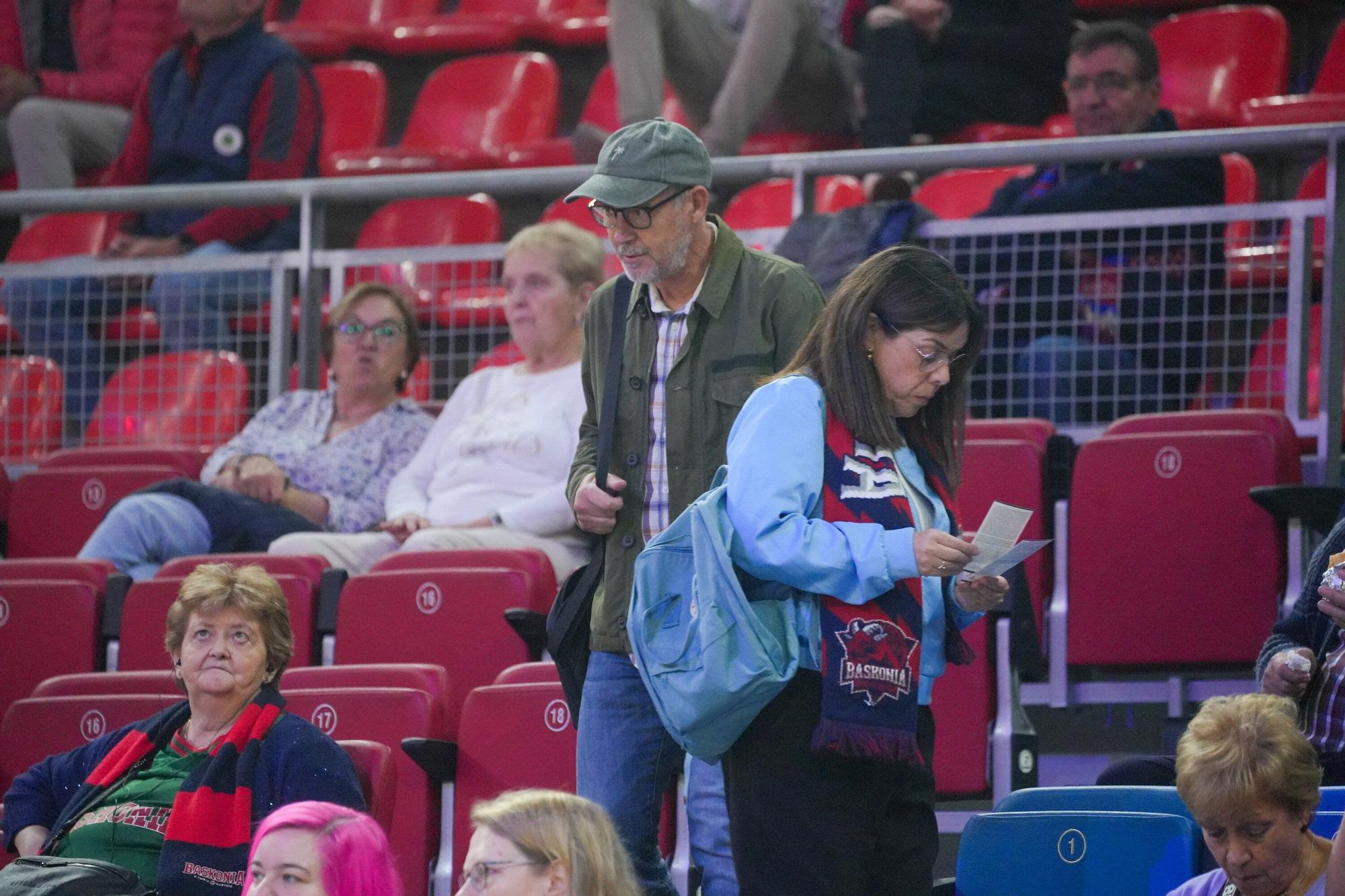 En imágenes: Ambientazo en el Baskonia-Partizan (¡Búscate en las fotos!)