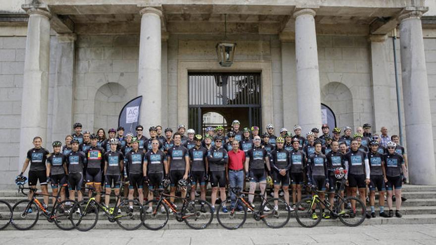 La XXVII edición de la Ruta Ciclista Xacobea, que anualmente organiza AC Hotels, ha partido del campus de la Universidad de Navarra.