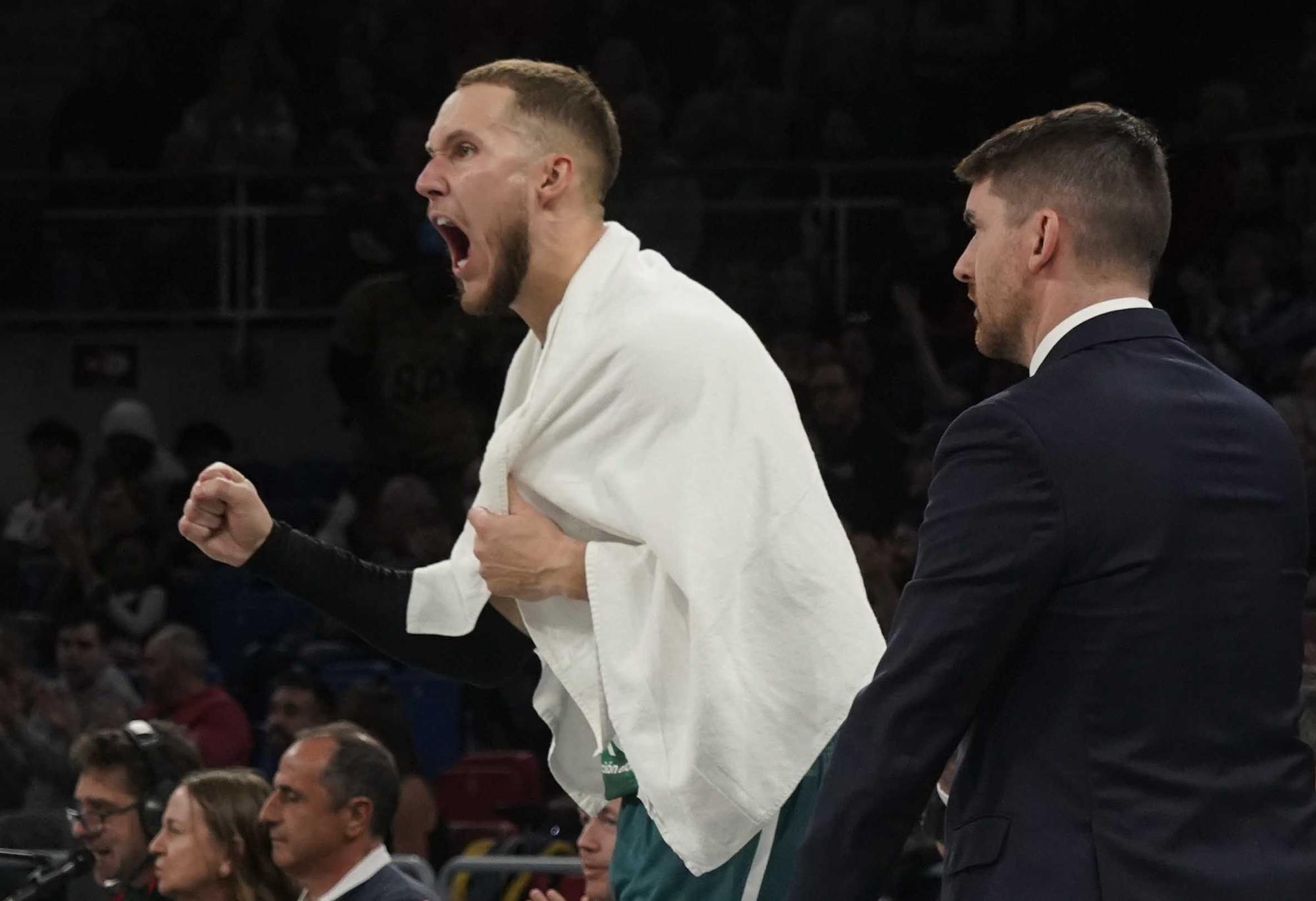 Todas las imágenes del Baskonia - Dubái (92-85)