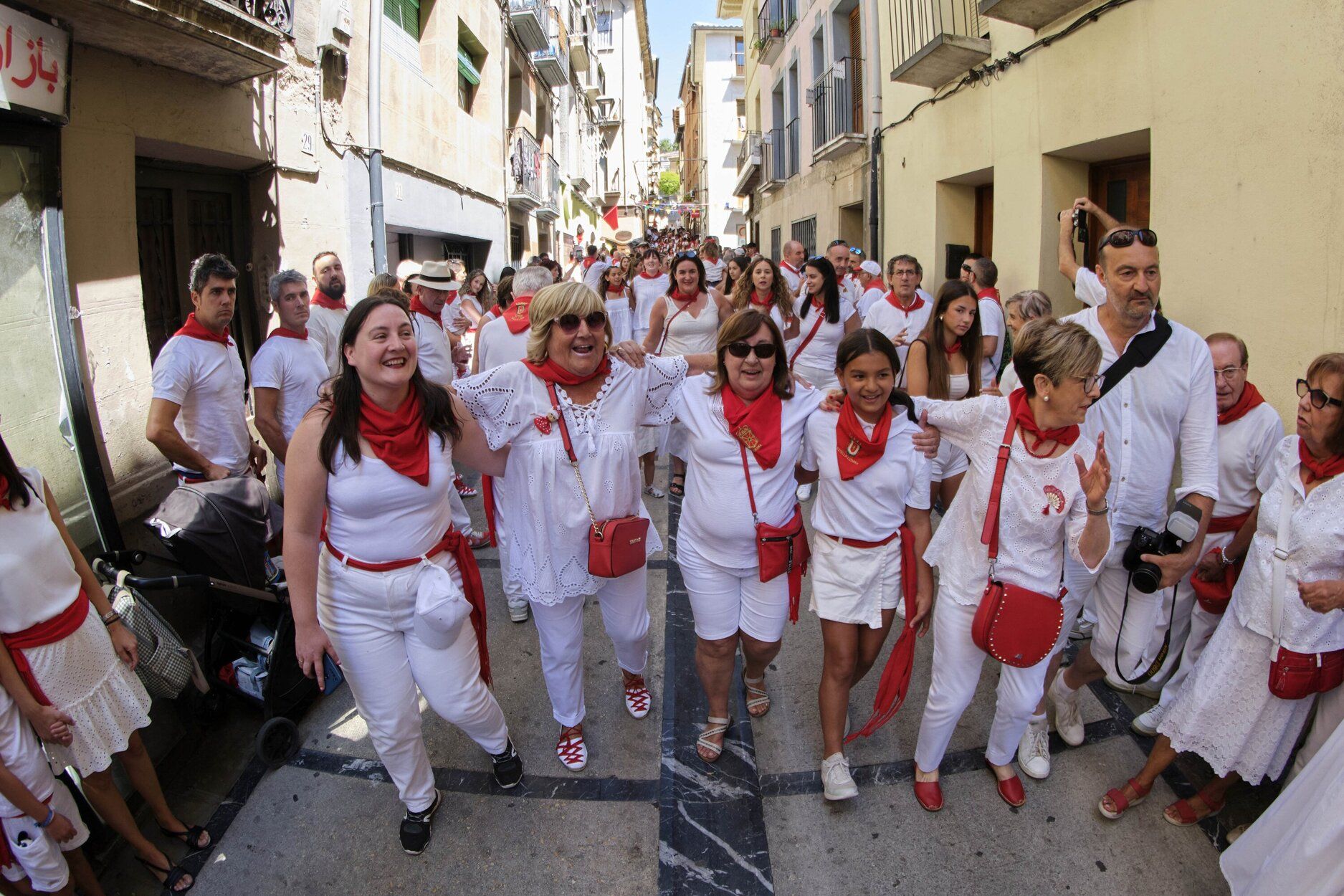Fotos de la Bajadica del Puy de mujeres