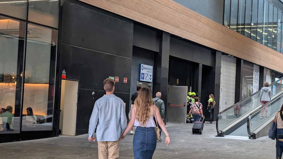 Imagen de la actuación de Bomberos de Bilbao y Policía Municipal de Bilbao en Bilbao Intermodal