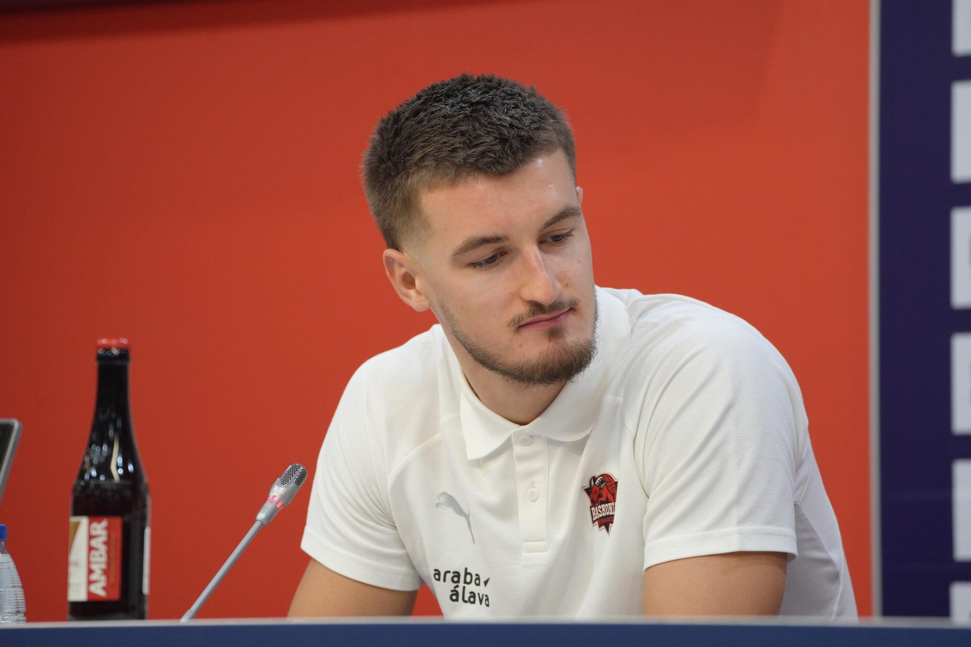En imágenes: Presentación de Clément Frisch como jugador del Baskonia