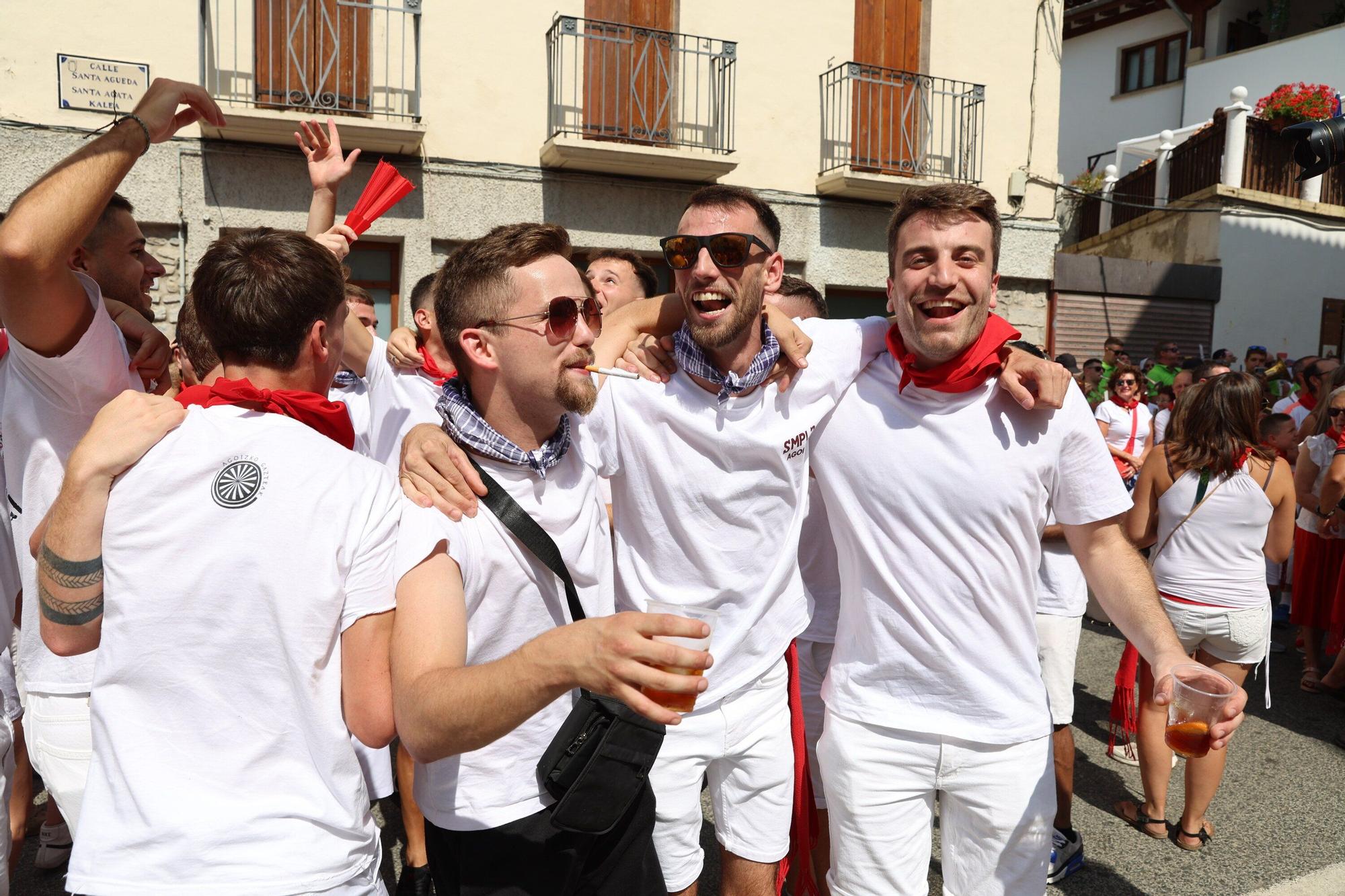 Fotos del chupinazo de fiestas de Aoiz 2025