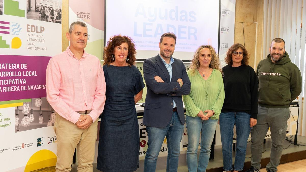 Eusebio Sáez, presidente Comisión Ejecutiva, Marisa Jiménez alcaldesa de Monteagudo, Alejandro Toquero presidente EDER, Sandra Calvo gerente EDER, Ruth Serna, AMIMET y Juan Manuel Guide Offroad Bardena.