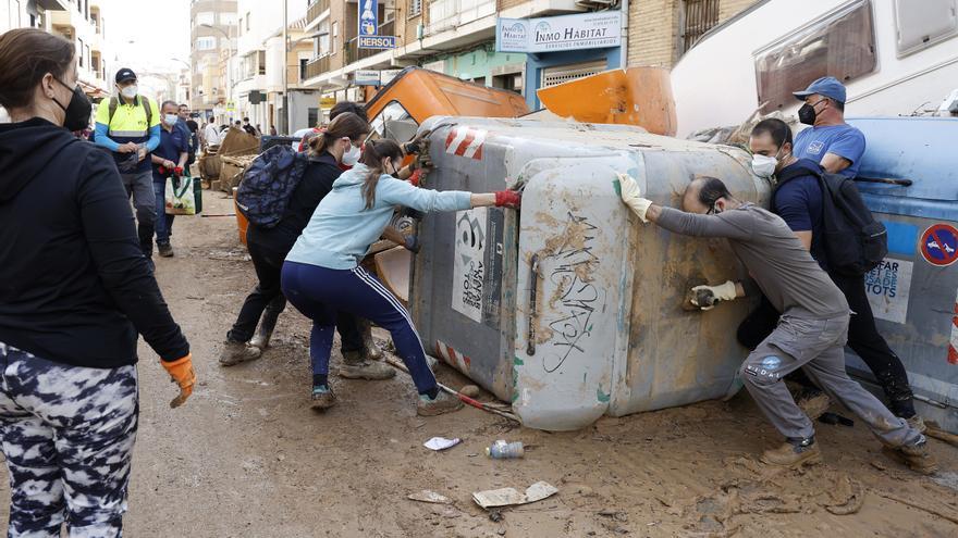 La ciudad de Pamplona envía dinero a Valencia y ofrece grúas, vehículos y agentes de Policía