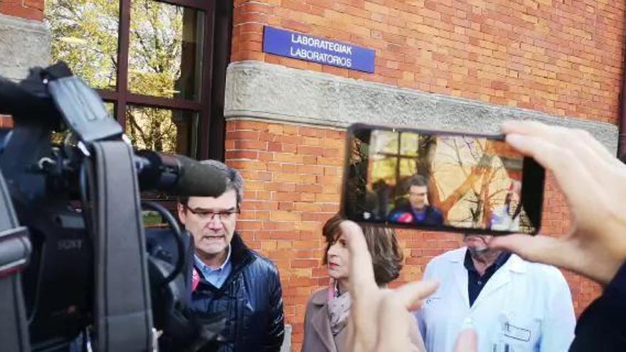 Aburto visita el hospital de Basurto tras el incendio(2)