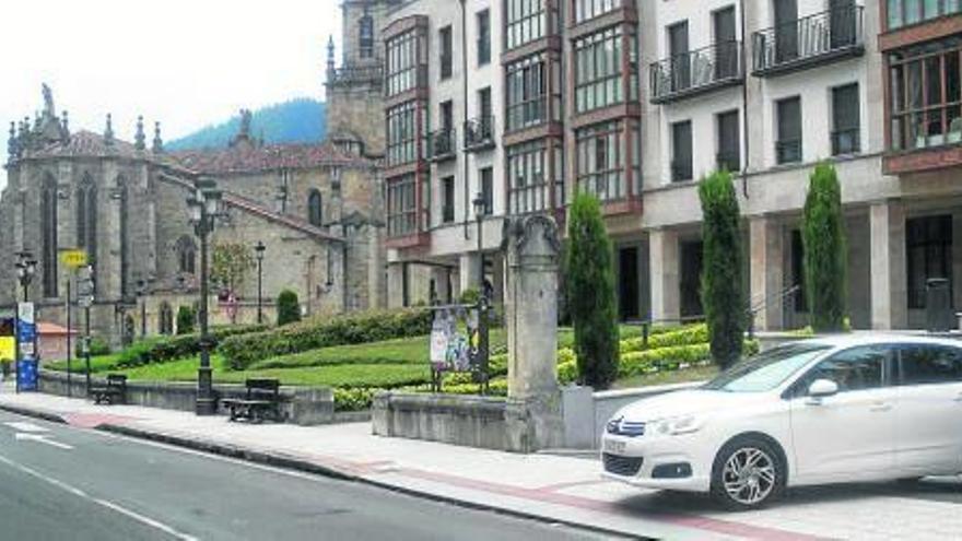 Forman parte del lote sesenta plazas de garaje, 18 de ellas en la calle El Cubo.