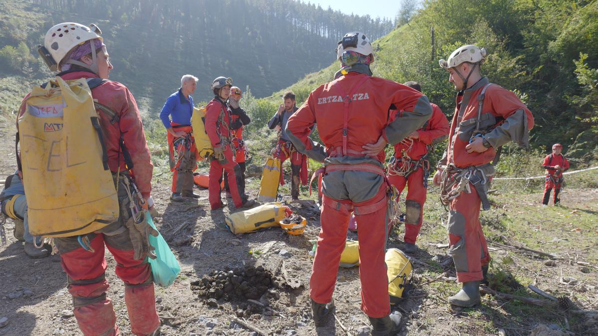 El grupo de espeleólogos, antes del rescate.