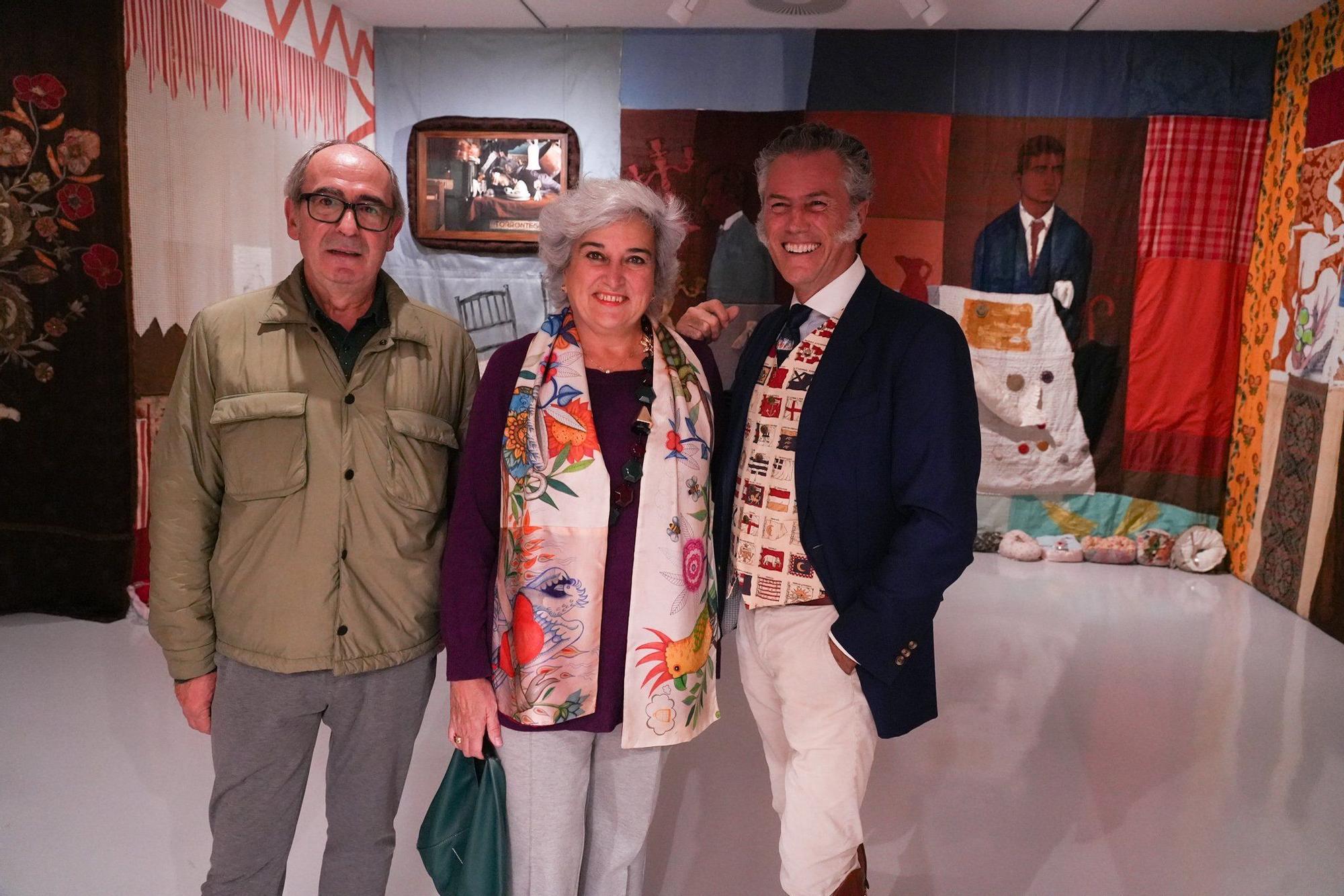 Iñaki López de Aguileta, Yolanda Bernar y el artista Ignacio Goitia.