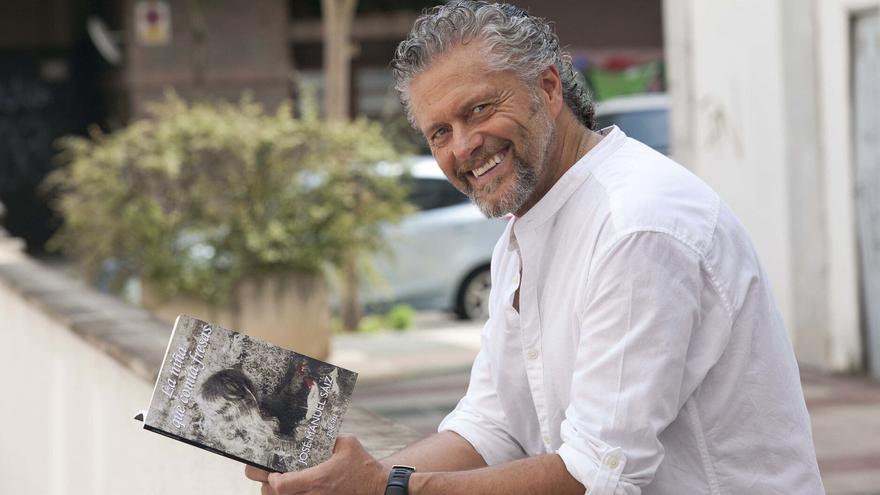El poeta vitoriano José Manuel Sáiz recibe el Premio de Poesía Fray Luis de León