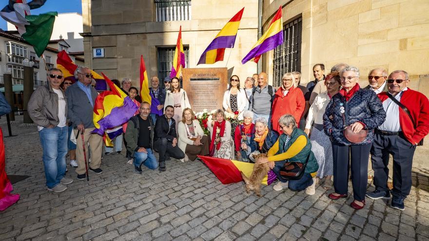 En imágenes: Homenaje en Vitoria-Gasteiz a las víctimas de la represión franquista