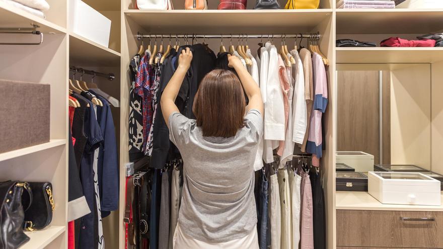 Diez objetos que no deberías guardar nunca en los armarios de tu dormitorio