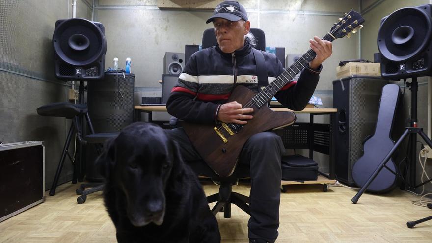 La rebeldía de un músico de rock que lucha contra la ceguera