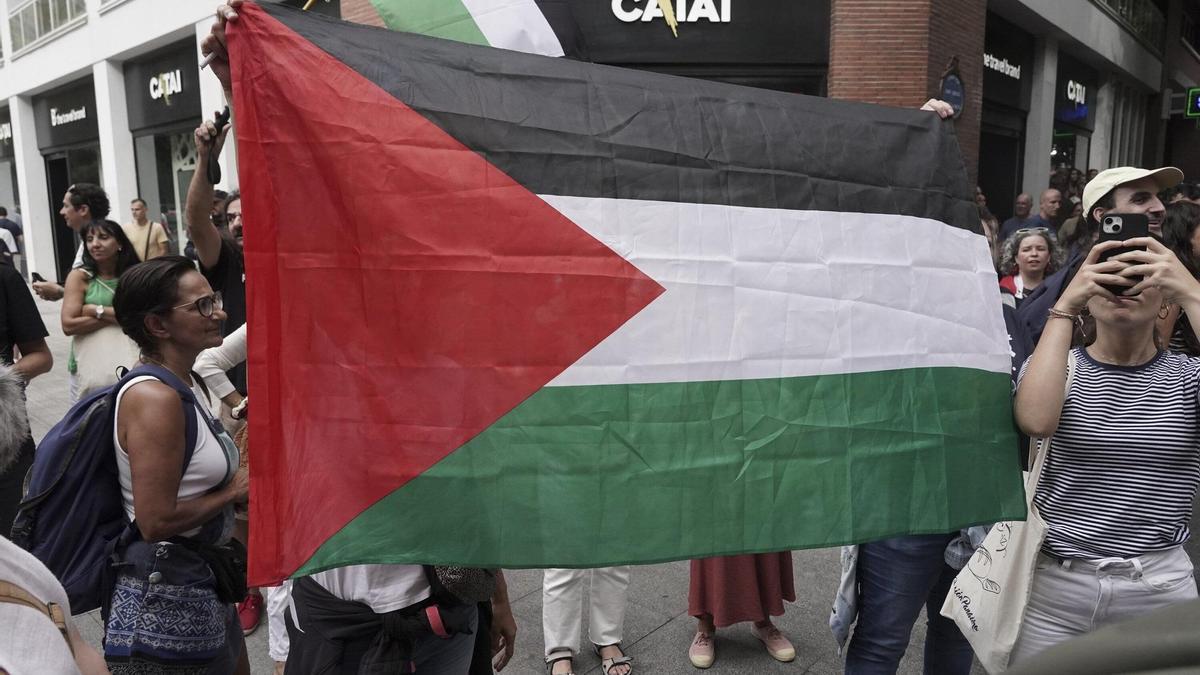La multitudinaria protesta contra Israel obliga a La Vuelta a cambiar la meta de Bilbao