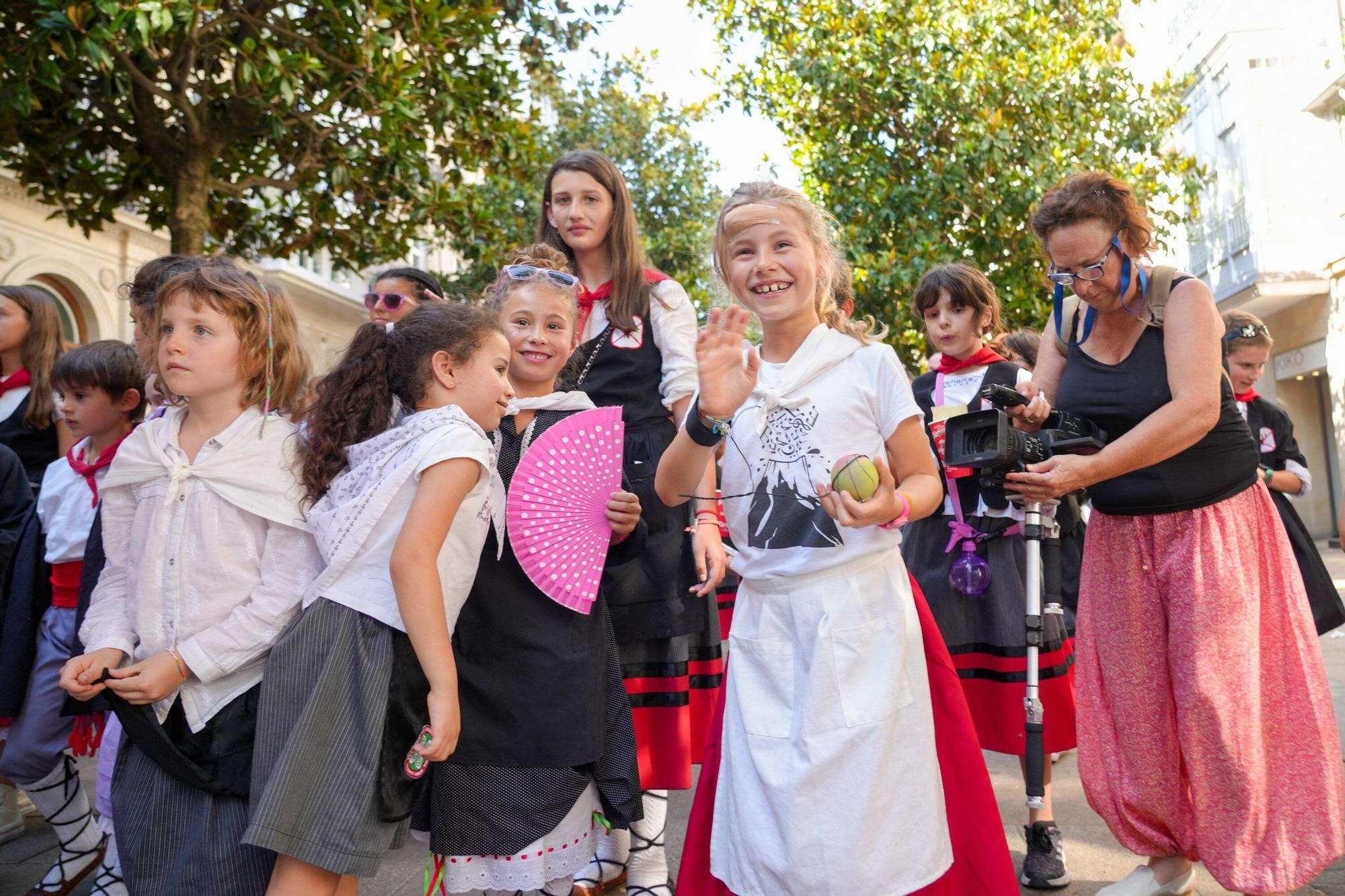 En imágenes: Celedón Txiki y Edurne lideran el paseíllo a pesar del calor
