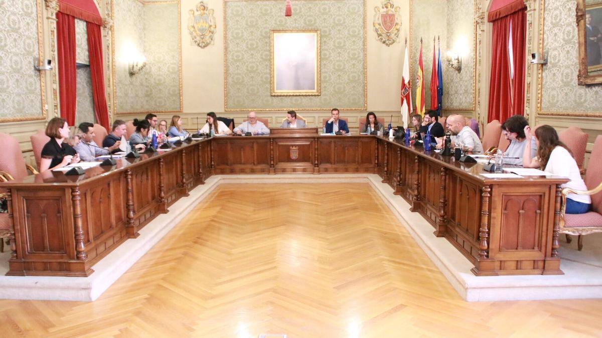 Imagen del salón de plenos durante la celebración de la sesión de ayer.