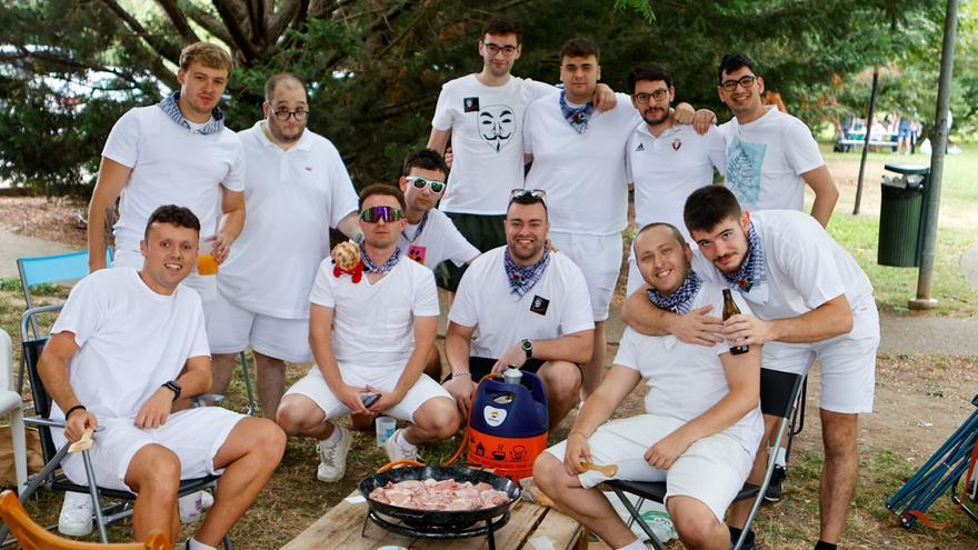 Fotos de la paellada de Mendillorri y de los calderetes de Berriozar este domingo