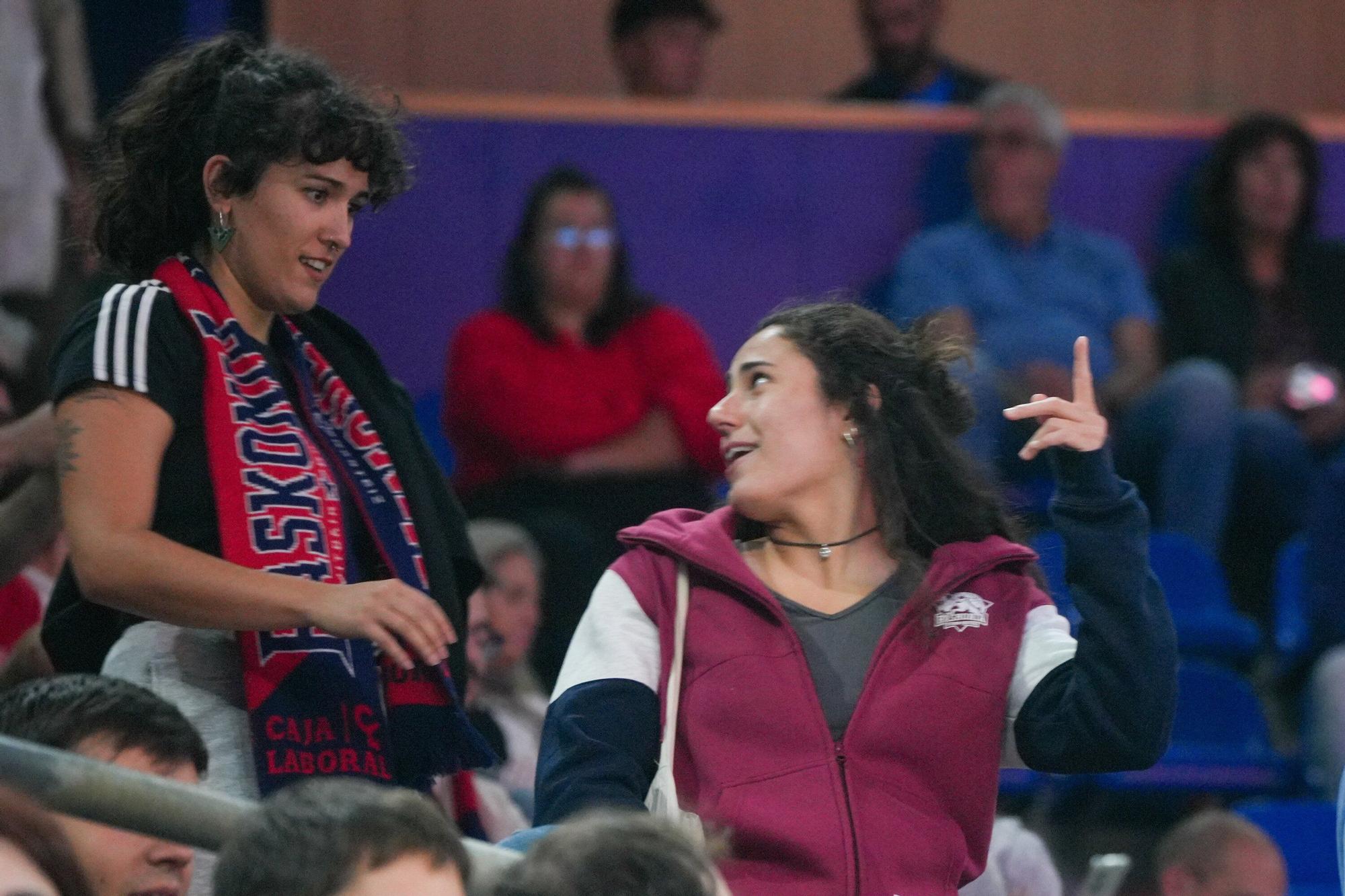 En imágenes: Ambientazo en el Baskonia - Olympiacos (¡Búscate en las fotos!)
