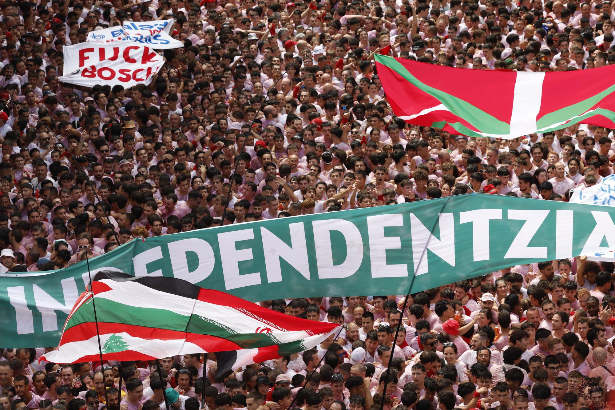 Fotos del  Chupinazo de San Fermín 2025 en Pamplona: ¡La fiesta más internacional se enciende con un grito solidario por Palestina!