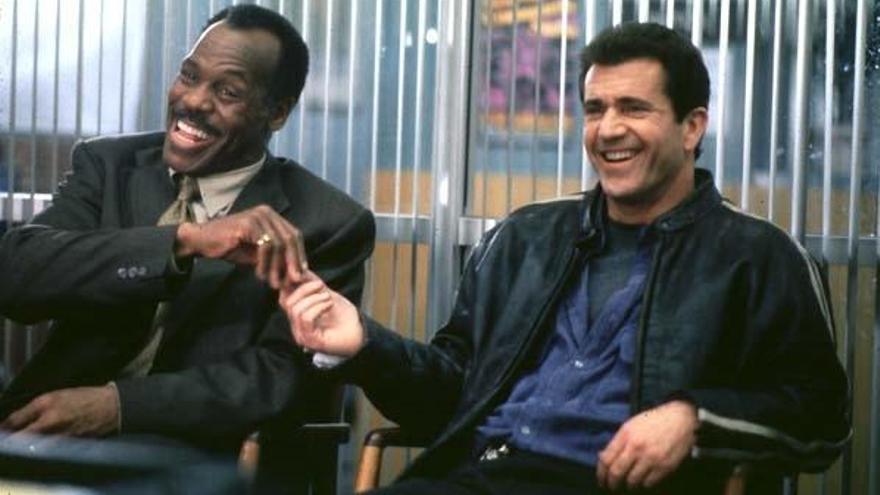 Mel Gibson y Danny Glover, como los detectives de policía Martin Riggs y Roger Murtaugh.