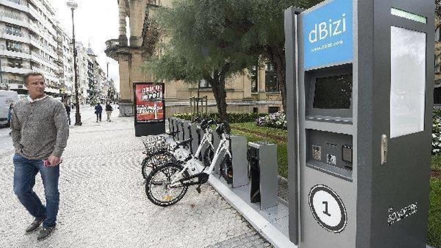 Dbizi renovará todas sus estaciones y reforzará los anclajes de las bicis