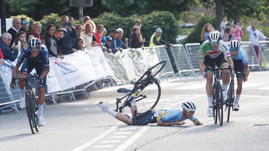 Triunfo del alavés Ekhi Uriarte en la Vuelta a Pamplona júnior