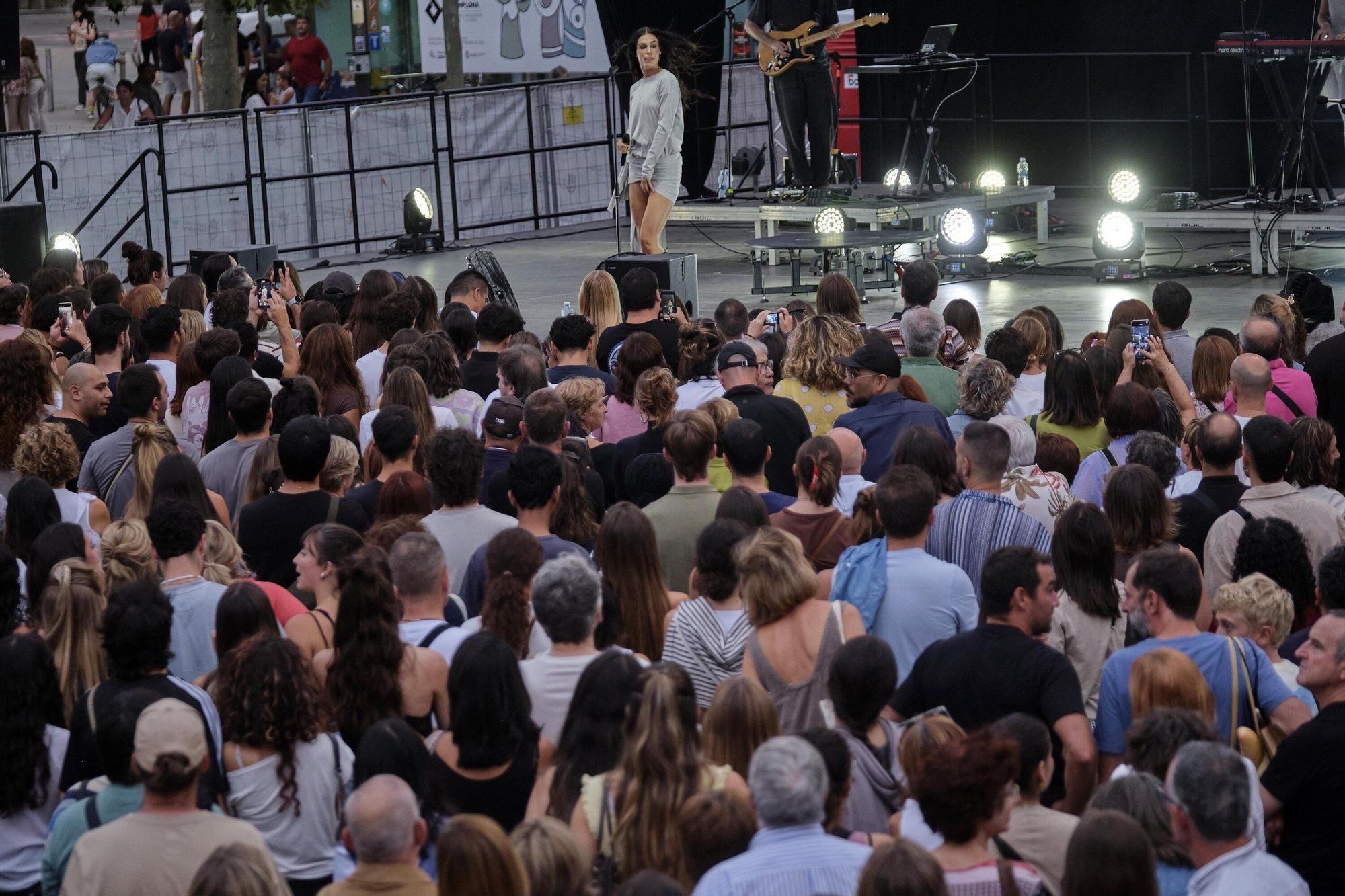 Fotos del concierto de Natalia Lakunza en la plaza del Castillo de Pamplona