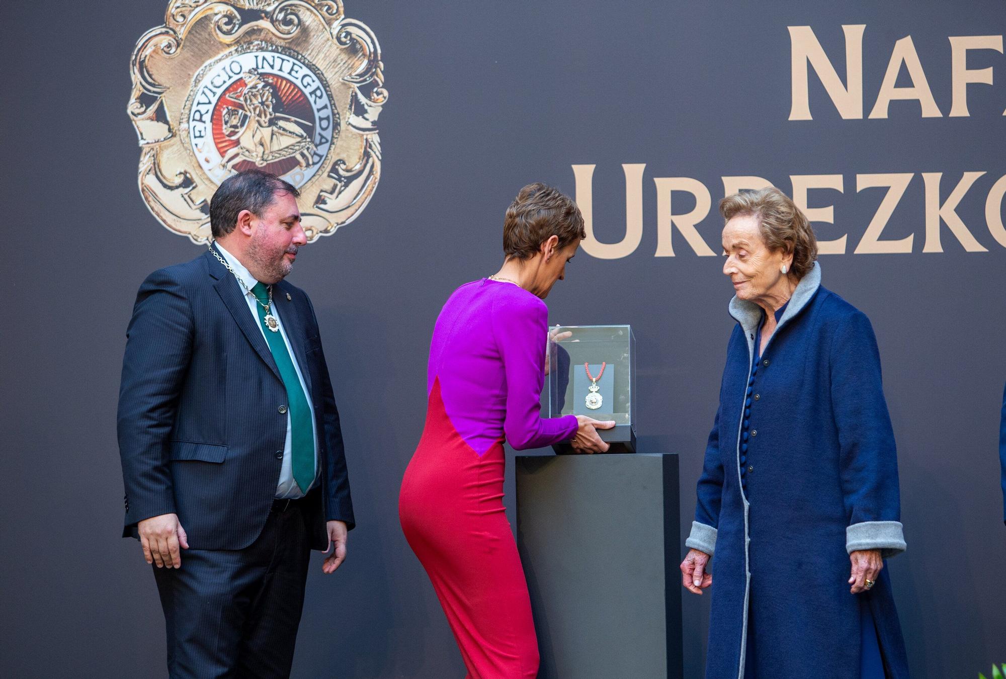 Fotos de la entrega de la Medalla de Oro de Navarra a Manuel Torres a título póstumo