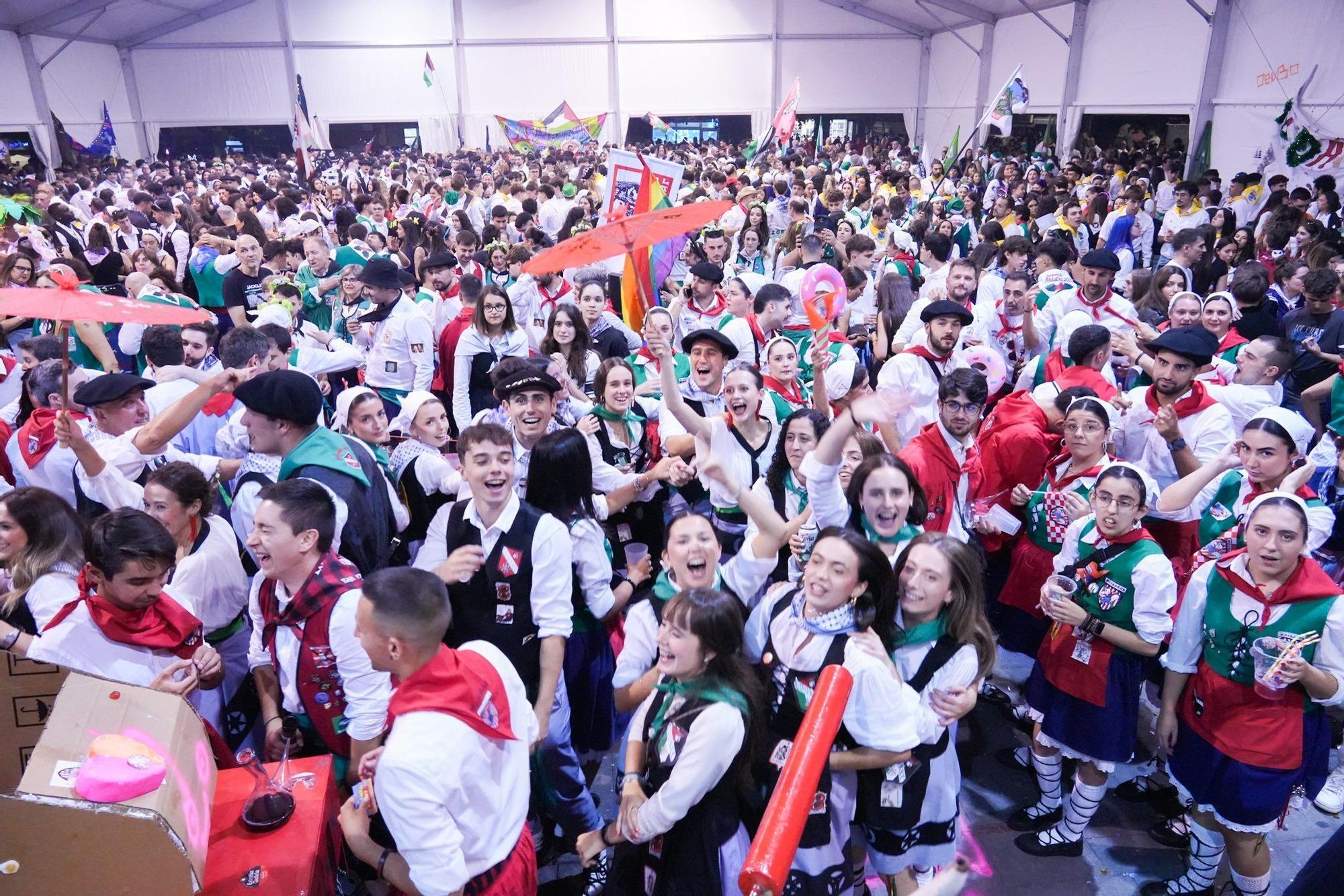 Yeray González da la salida a la intensa maratón de 9 días de fiestas de Basauri con las cuadrillas invadiendo las calles