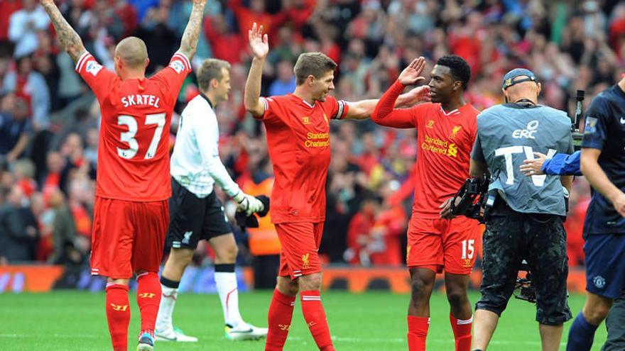 El Liverpool se impone al United en el derbi inglés